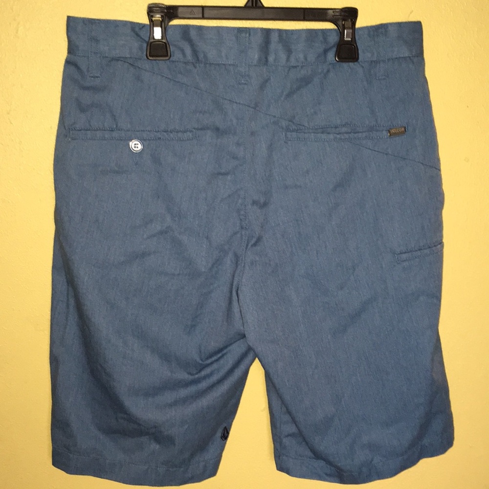 Volcom Shorts For Men Size 32 Good Condition. - image 8